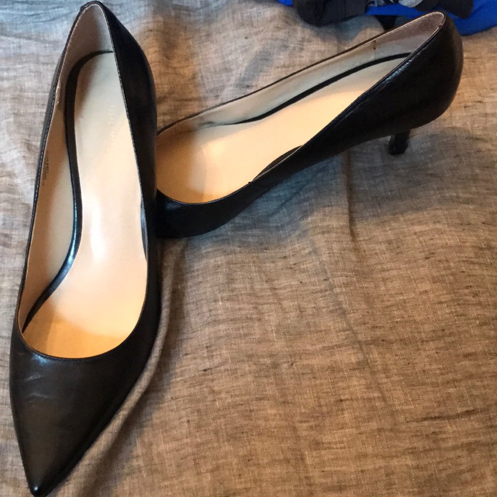 Black pumps